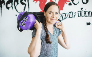 Julia Hardest 30 high intensiv training instructor with fitness bag